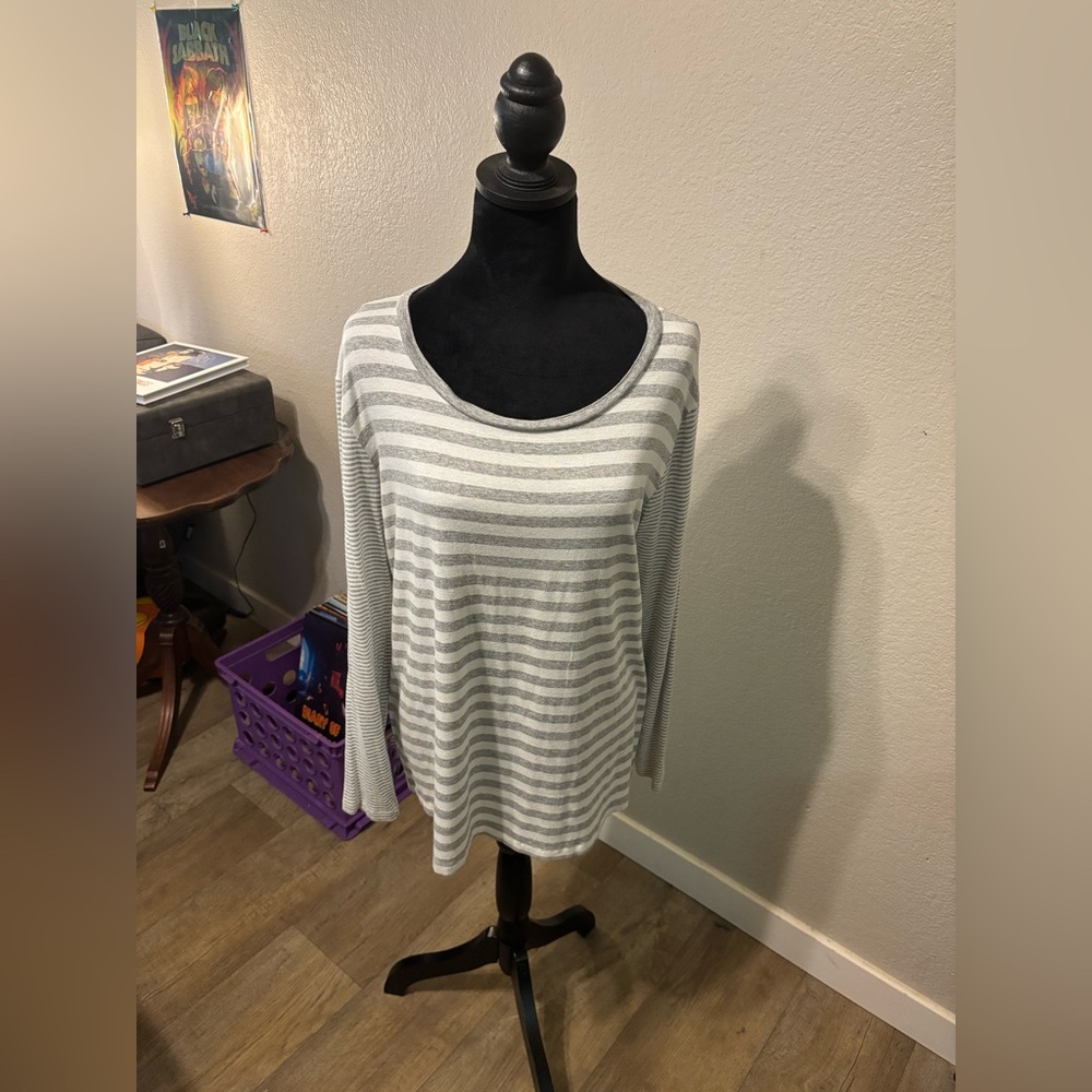 Athleta Large striped gray and white long sleeve